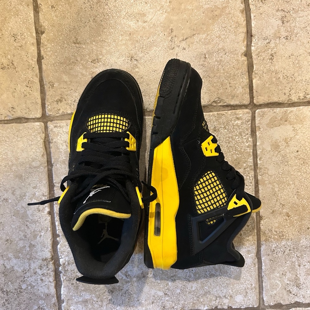 Jordan 4 retro Thunders sneaker